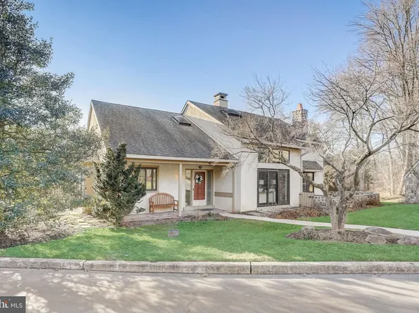 30 Sugar Knoll Dr, Devon, PA 19333