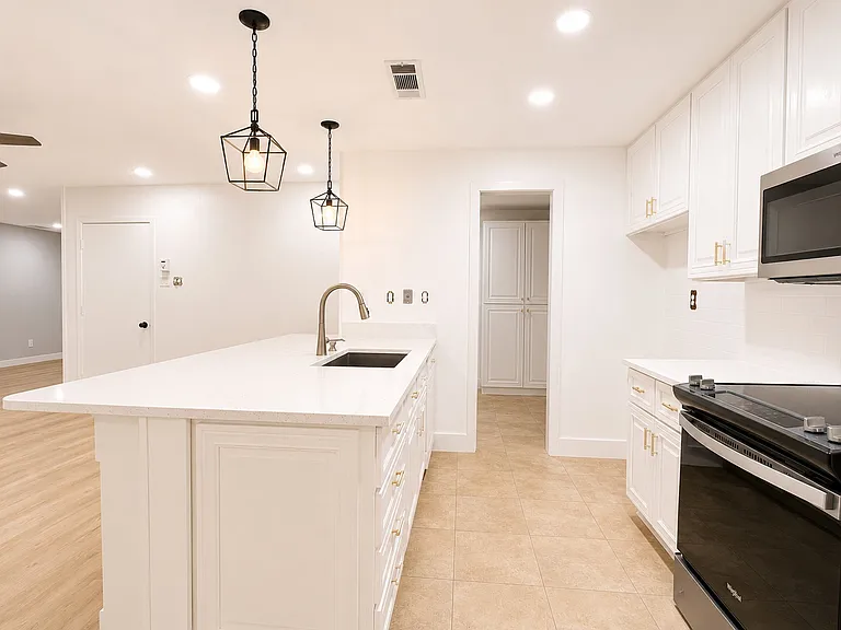 1604 Lorrie Dr — Photo 5