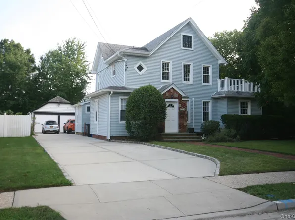 99 Centre Ave, East Rockaway, NY 11518