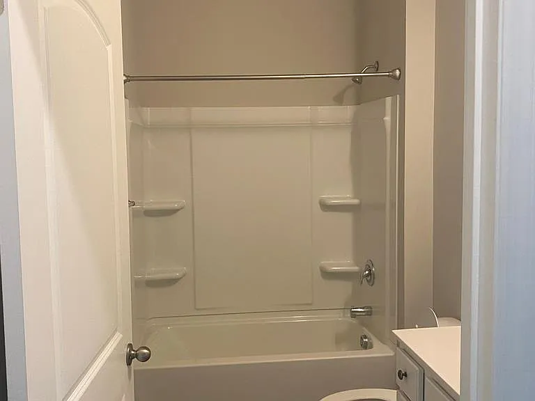 121 Rolling Green Dr — Photo 10