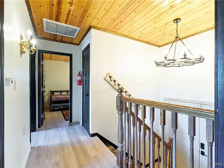509 Wallace Ln — Photo 30