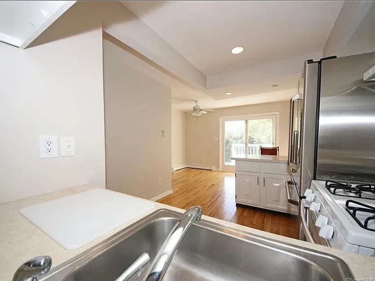2030 Kings Hwy — Photo 9