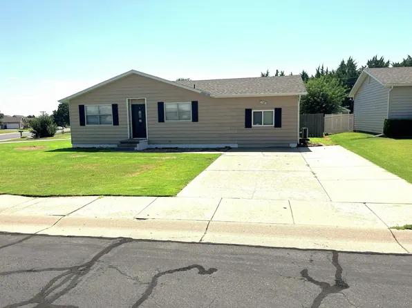 1214 E 32nd St, Hays, KS 67601