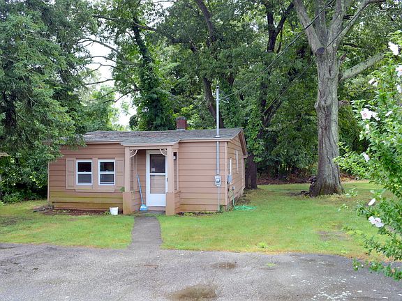3rd image of 1503 S County Trl