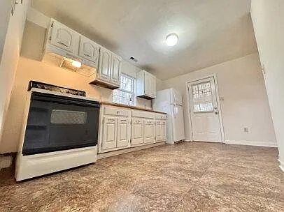1220 Embry Ave Photo 1