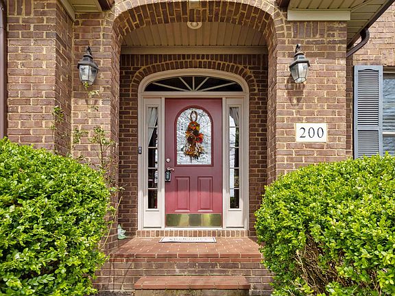 2nd image of 200 Park Lakes Dr