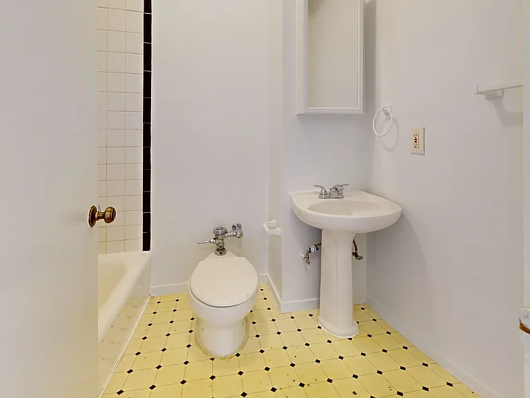 723 Ellis St #409 — Photo 6