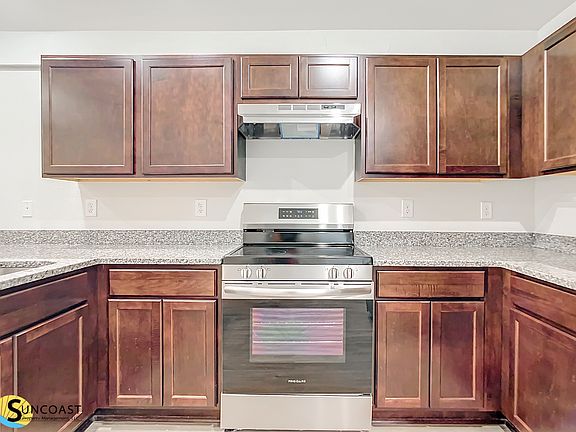 3rd image of 6066 Laurelwood Dr