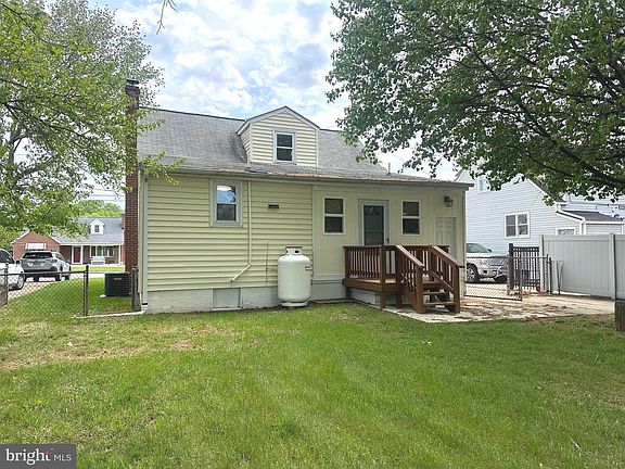 3rd image of 612 N Woodward Dr