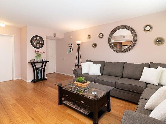 3rd image of 364 Park Way APT 3