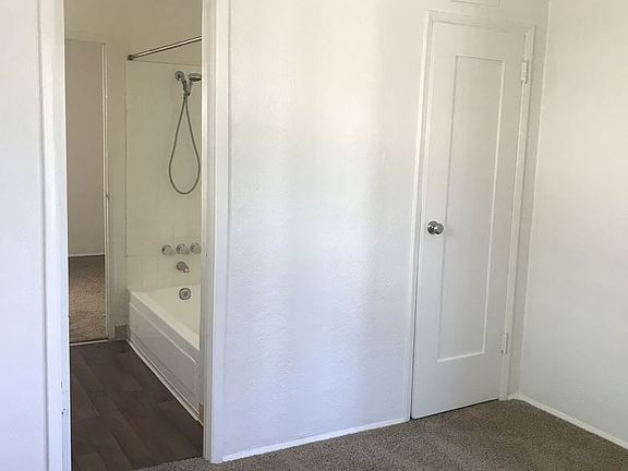 4th image of 4467 48th St