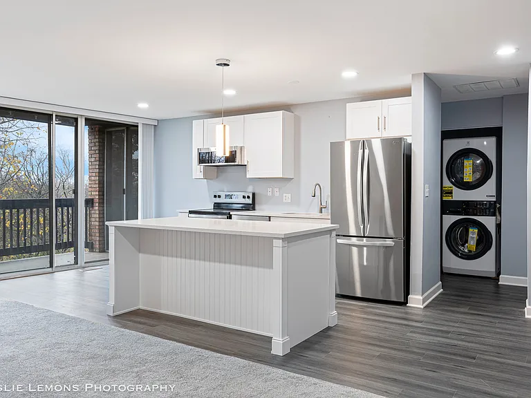 5600 Hillcrest Ln #2M — Photo 4