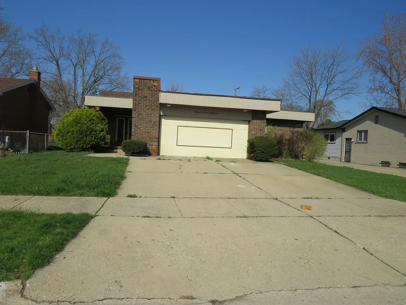 21347 Majestic Ave photo 1