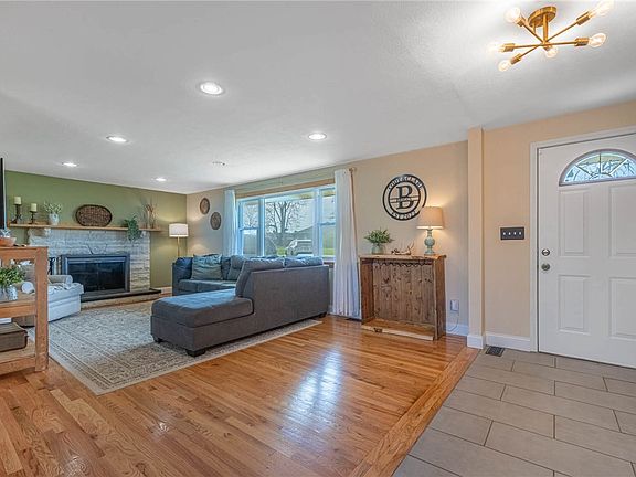 4th image of 1026 Trianon Dr