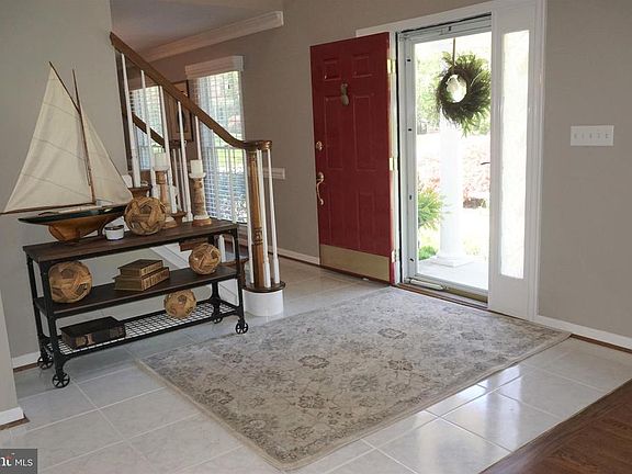 4th image of 7641 Jeannine Ave