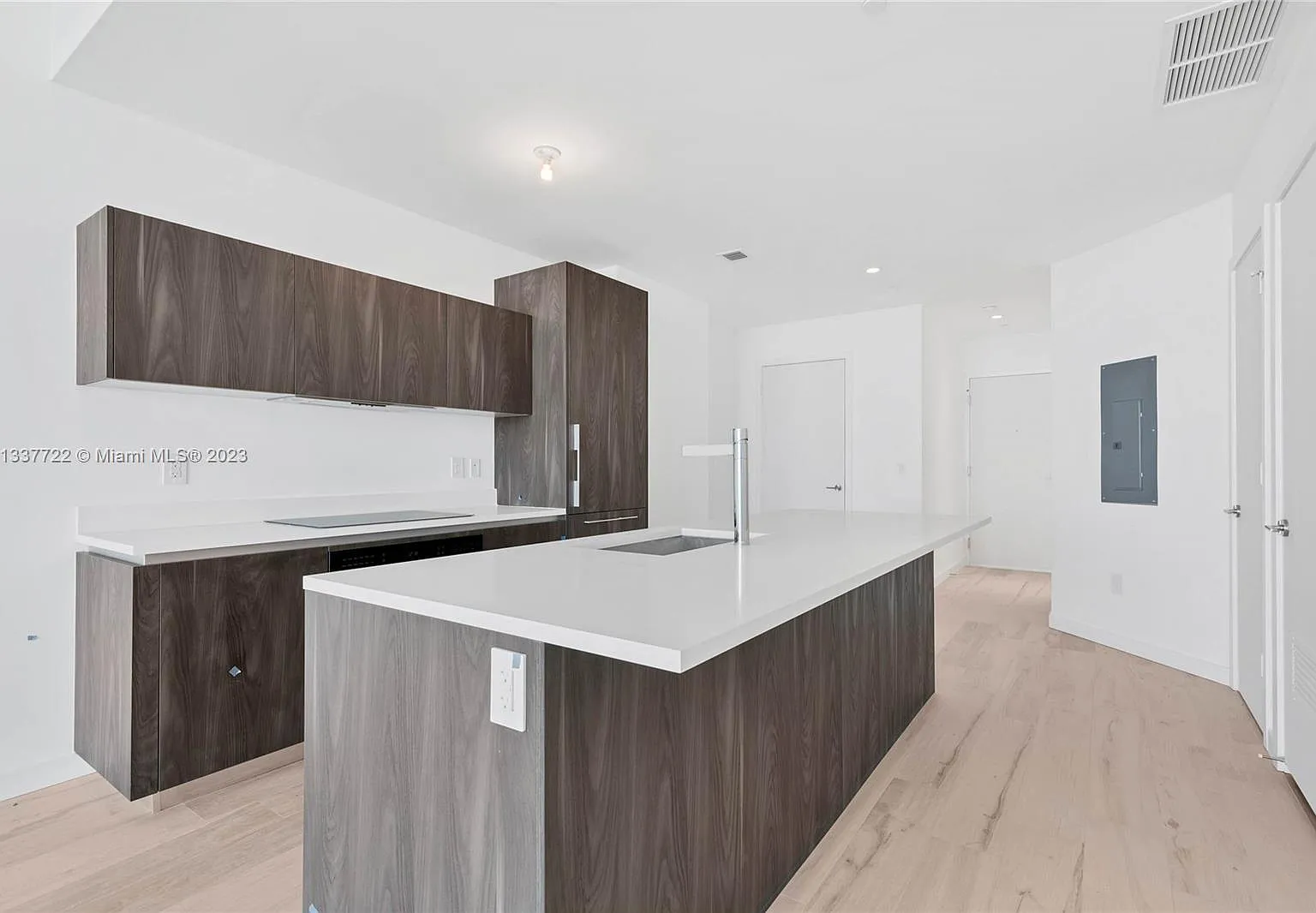2 bed, 1186 sqft, $6,000 — Photo 4