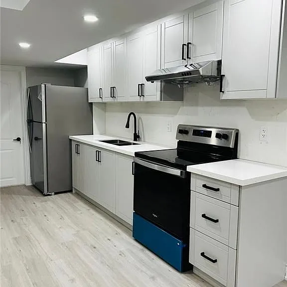 216 Woodbine Ave #BASEMENT — Photo 2