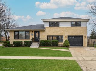 1300 Marcy Ln, Wheeling, IL 60090