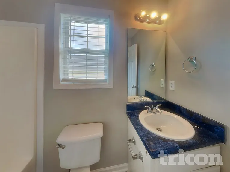 412 Remington Ct — Photo 16