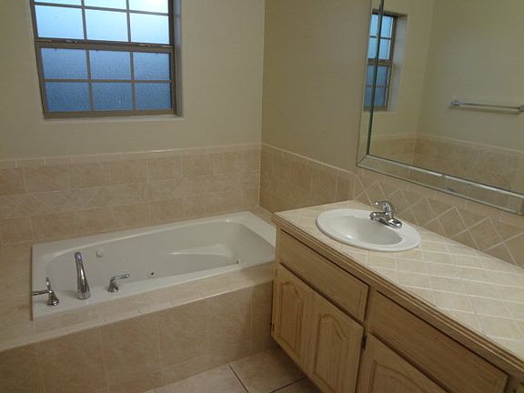 5th image of 3024 Vanessa Dr
