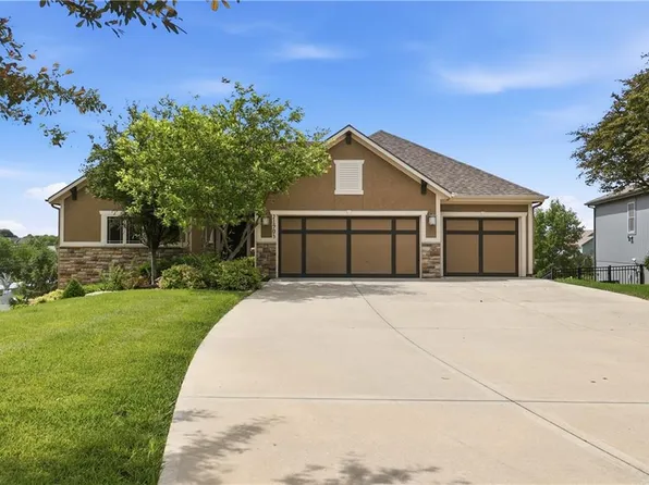 21903 W 57th Ter, Shawnee, KS 66226