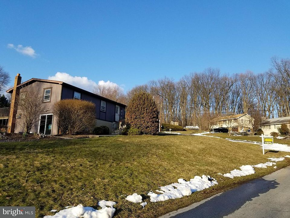2nd image of 431 Locust Rd