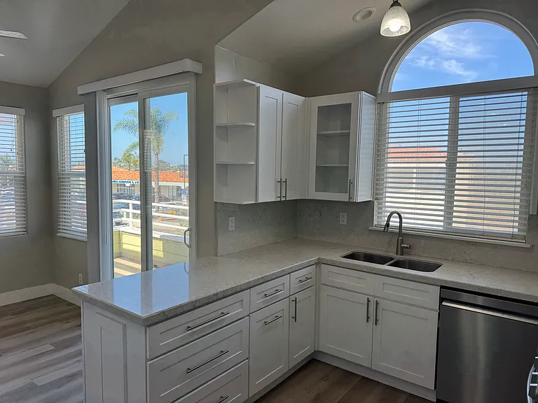 136 N Rios Ave — Photo 9
