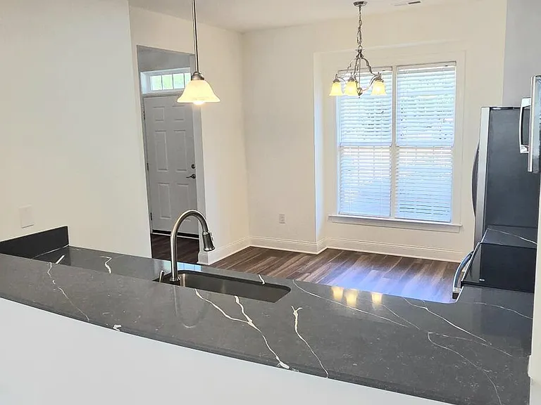 305 Savannah Ridge Rd — Photo 7