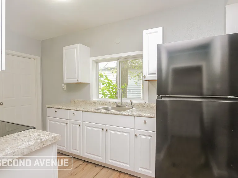 3636 N Dearborn St — Photo 9