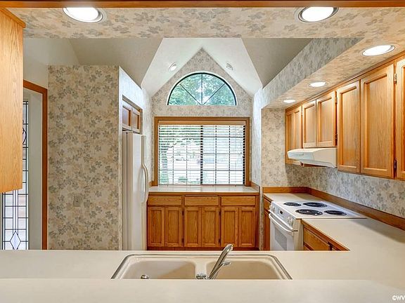 5th image of 6111 Lakeshore Ct N