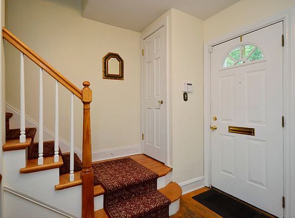 2nd image of 6533 N Tahoma Ave