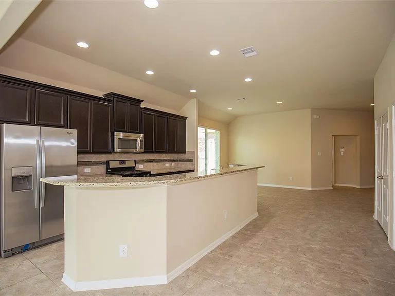 311 Lockridge Hill Ln — Photo 10
