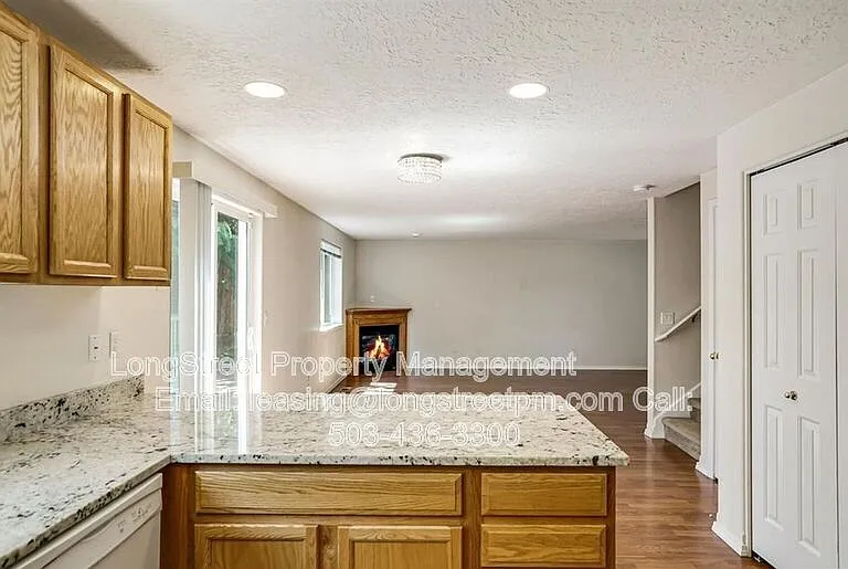 332 NE Carmen Pl — Photo 15