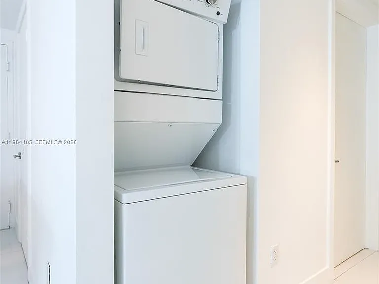 1010 SW 2nd Ave #606 — Photo 5