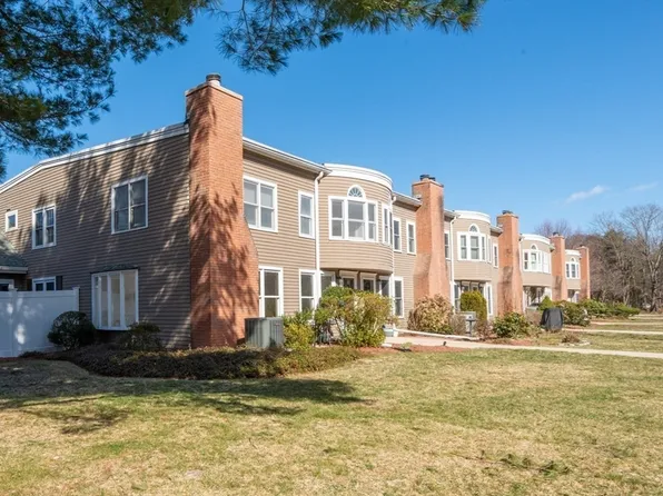 75 Page Rd Unit 12, Bedford, MA 01730