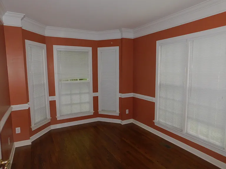 106 Southbank Dr — Photo 3