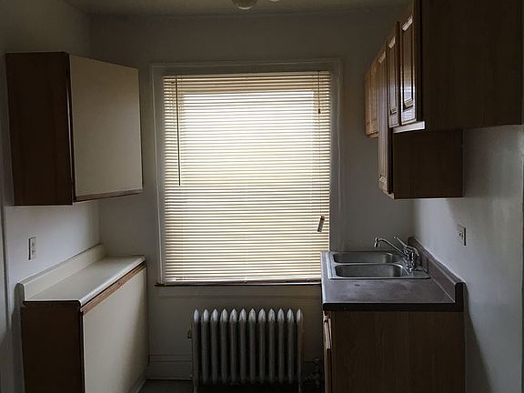 5th image of 7110 S Cornell Ave Unit 7110-3B