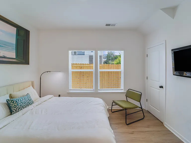1211 Lomax Ave — Photo 24