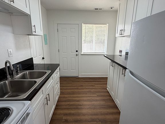 5th image of 254 Denver St #1