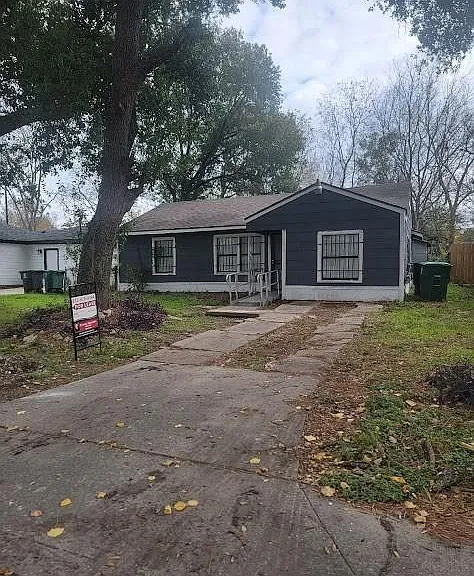 5318 Chennault Rd — Photo 1