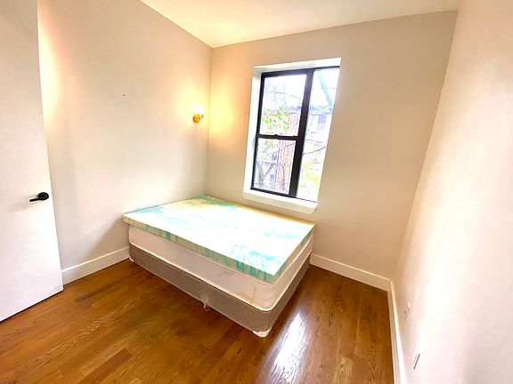 5th image of 1148 Pacific St APT 2R