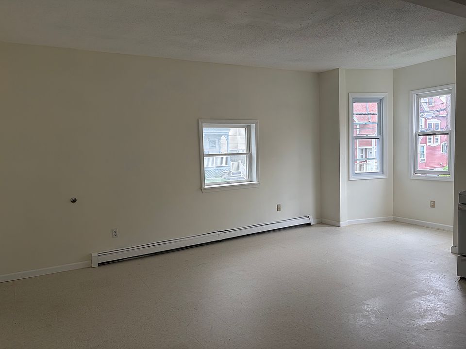 1st image of 378 E Merrimack St #1