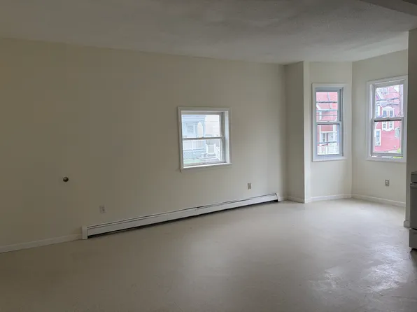 378 E Merrimack St #1, Lowell, MA 01852