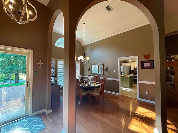 3rd image of 220 Country Side Dr