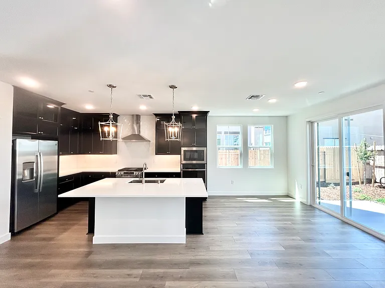339 Glass Beach Dr — Photo 11