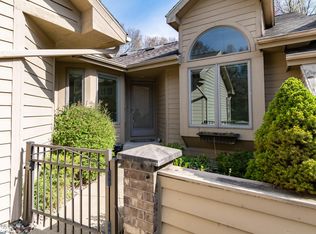 2310 Oakland Ridge Dr, Kalamazoo, MI 49008