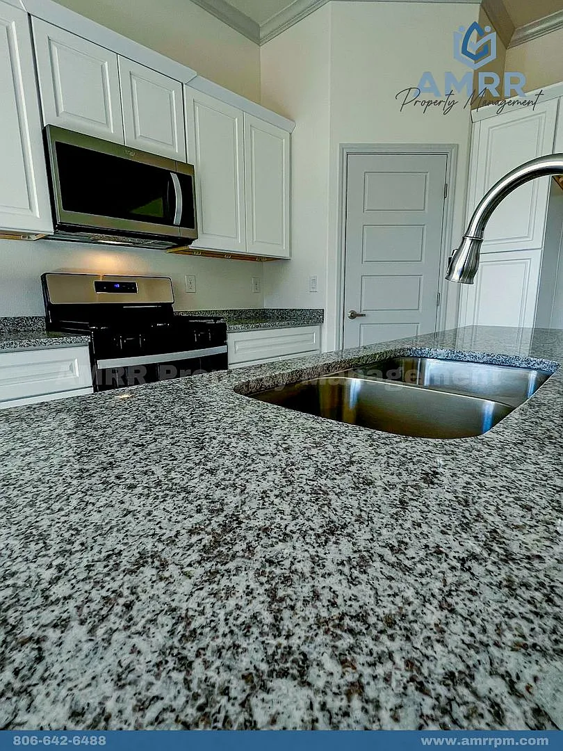Welcome to Silverleaf Subdivision! Now leasing 3 bed/2bath family home! — Photo 4