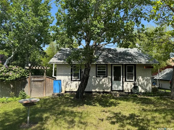 580 Nicoll AVENUE, Regina Beach, SK S0G 4C0