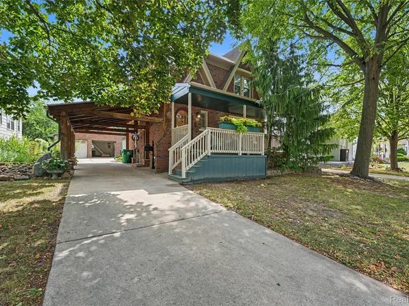 22454 Virginia Ave, Eastpointe, MI 48021