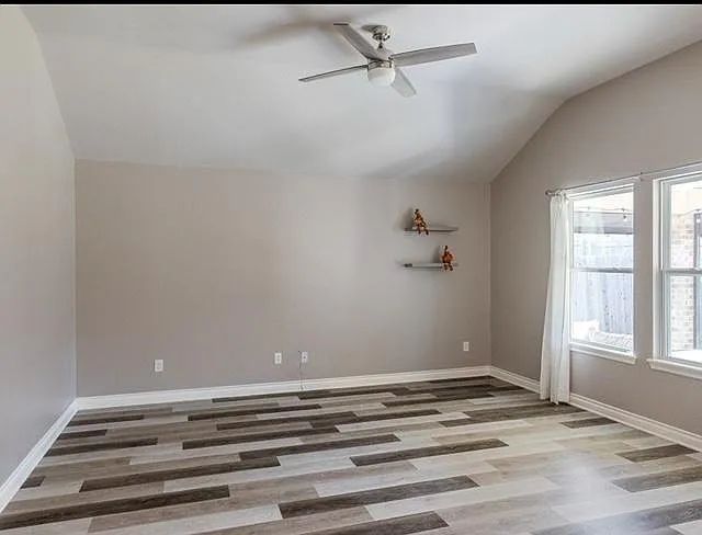 810 Barbaroot Dr — Photo 13